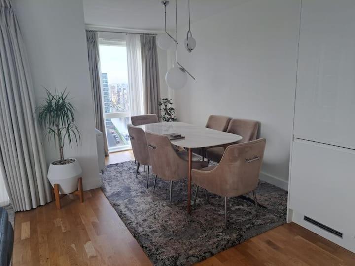 Accommodatie bij particulieren Cozy Double With Large En Near Canary Wharf With Amazing Views In A Shared *