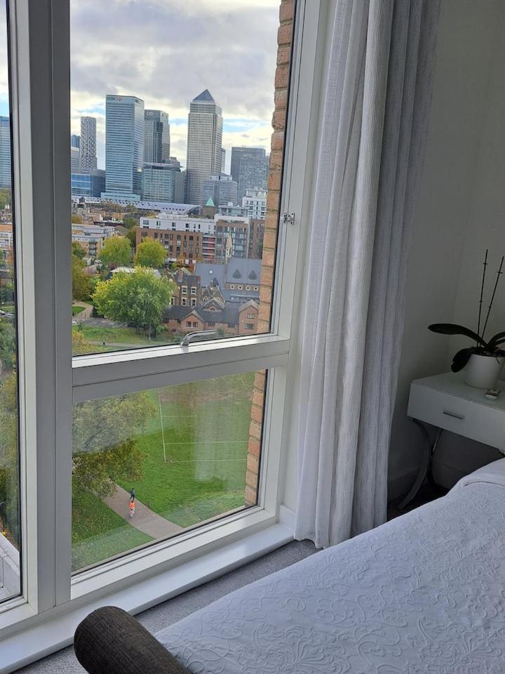 Cozy Double With Large En Near Canary Wharf With Amazing Views In A Shared Accommodatie bij particulieren Londen