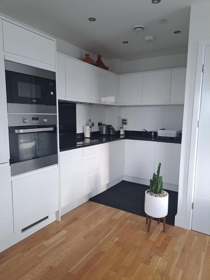 Cozy Double With Large En Near Canary Wharf With Amazing Views In A Shared * Londen